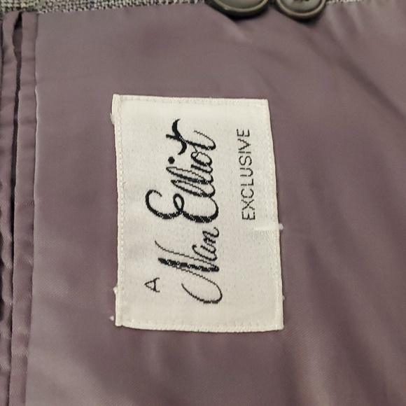 Skirt Suit - Picture 7 of 10